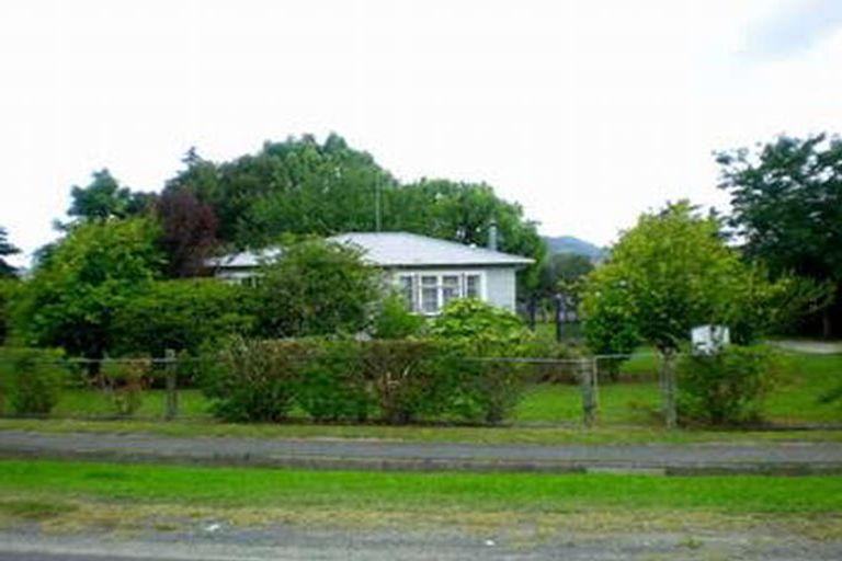 Photo of property in 13 Library Road, Te Karaka, 4022