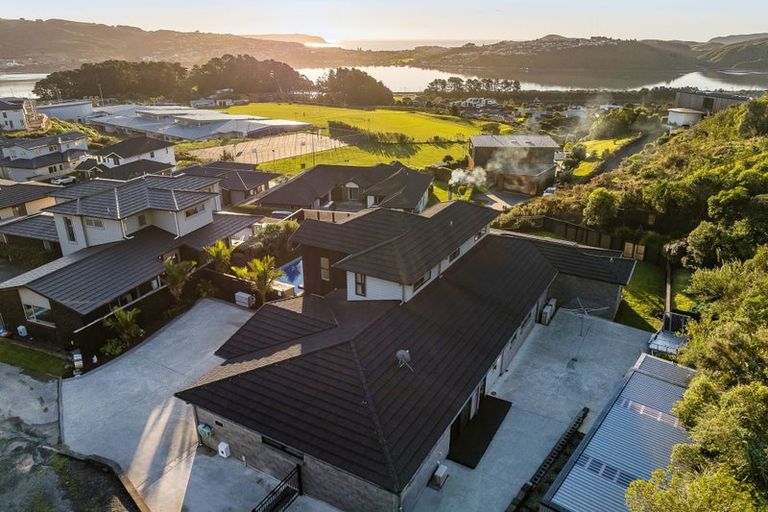 Photo of property in 15 Glenorchy Way, Aotea, Porirua, 5024