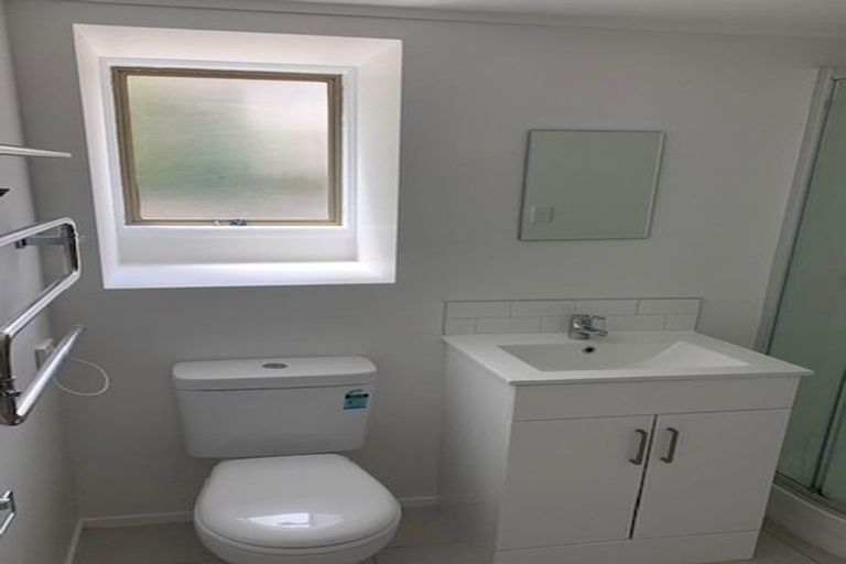 Photo of property in 1/10 Newstead Avenue, Browns Bay, Auckland, 0632