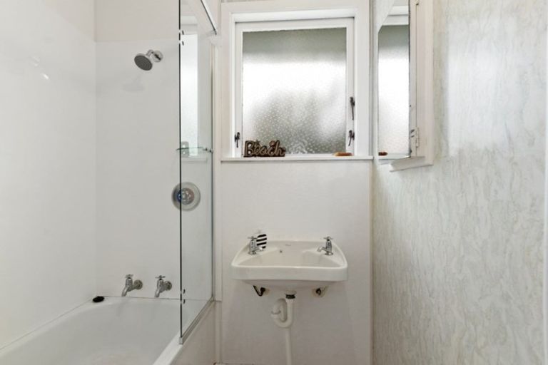 Photo of property in 5 Greenwich Grove, Stokes Valley, Lower Hutt, 5019