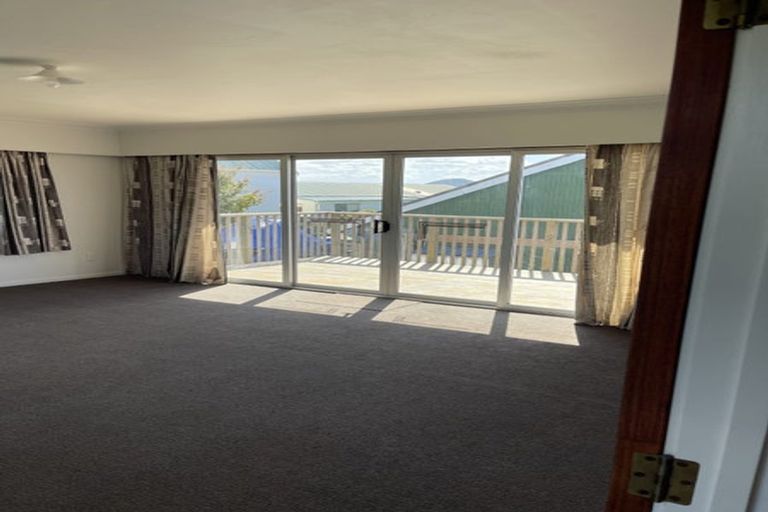 Photo of property in 3 Marama Place, One Tree Point, 0118