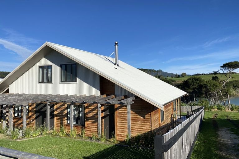 Photo of property in 10 Pekapeka Street, Raglan, 3225