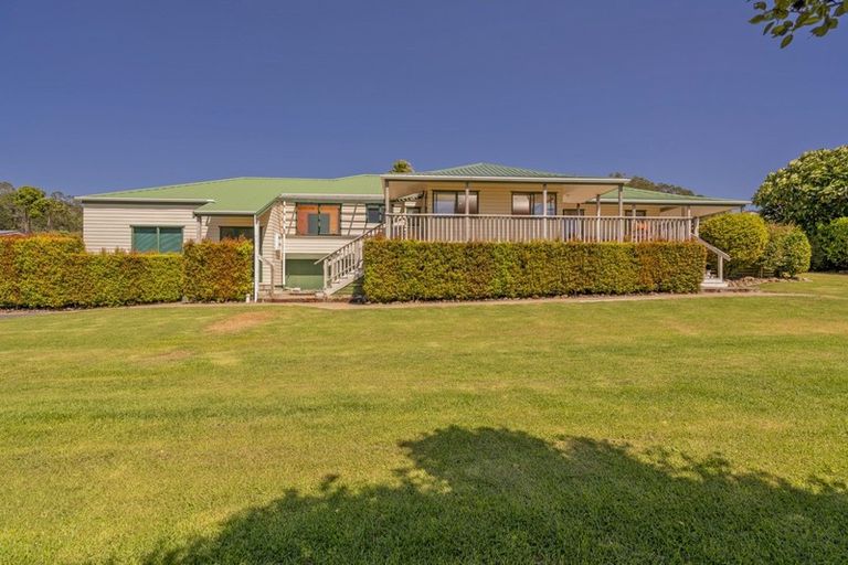 Photo of property in 86 Hahei Beach Road, Hahei, Whitianga, 3591