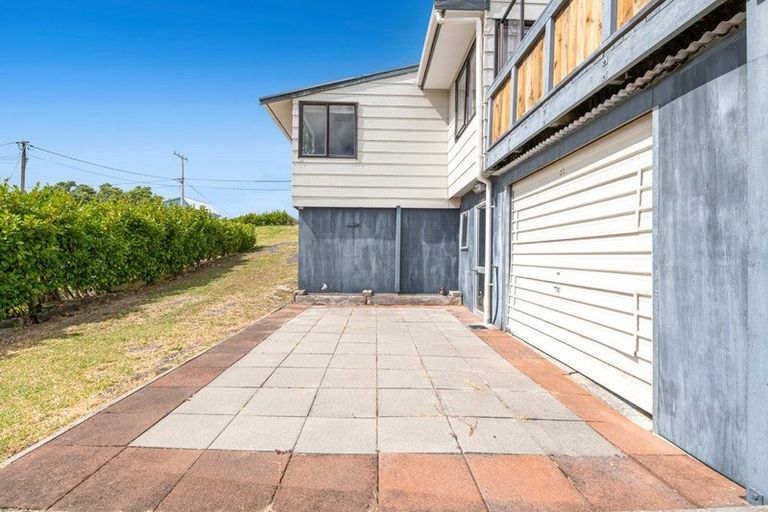 Photo of property in 22 Moffat Road, Red Beach, 0932