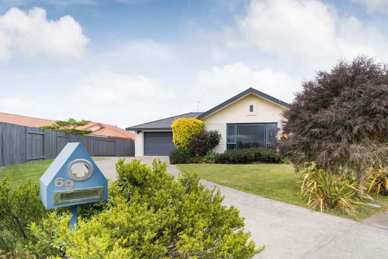 Photo of property in 69 Meridian Grove, Kelvin Grove, Palmerston North, 4414