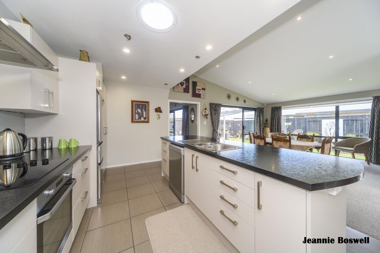 Photo of property in 9 Masefield Terrace, Kelvin Grove, Palmerston North, 4414