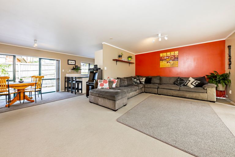 Photo of property in 2 Belinda Avenue, Flat Bush, Auckland, 2023
