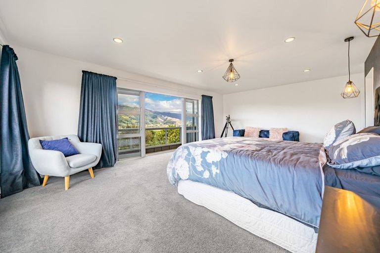 Photo of property in 75 Mount Marua Way, Timberlea, Upper Hutt, 5018