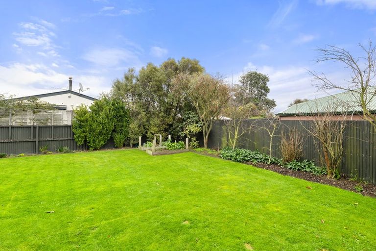 Photo of property in 17 Warren Crescent, Hillmorton, Christchurch, 8025