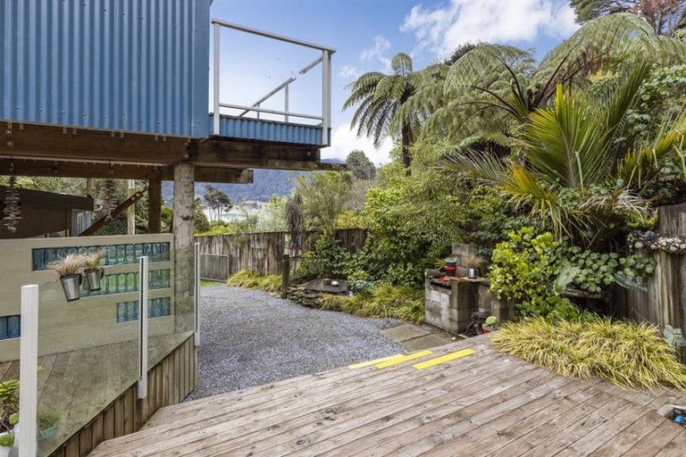 Photo of property in 19 Sandy Bay Road, Black Rock, Picton, 7282