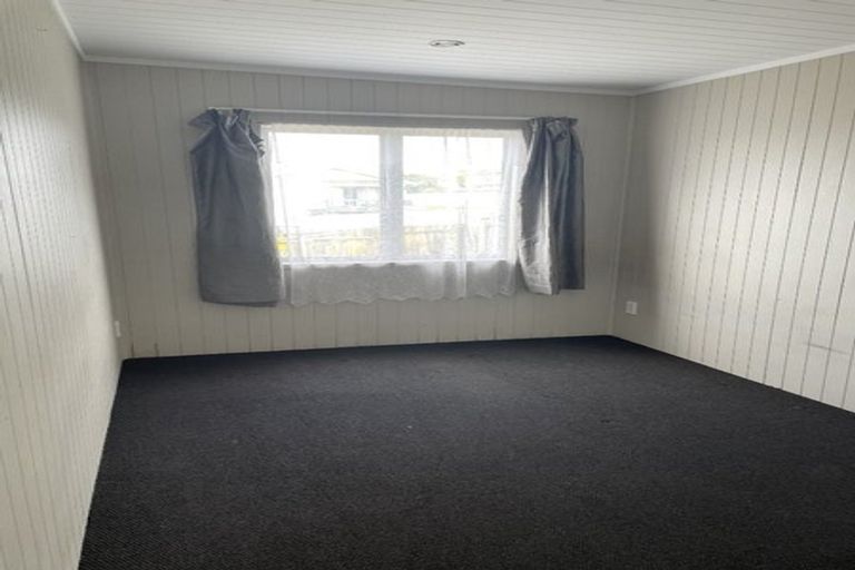 Photo of property in 2 Caserta Place, Clover Park, Auckland, 2023