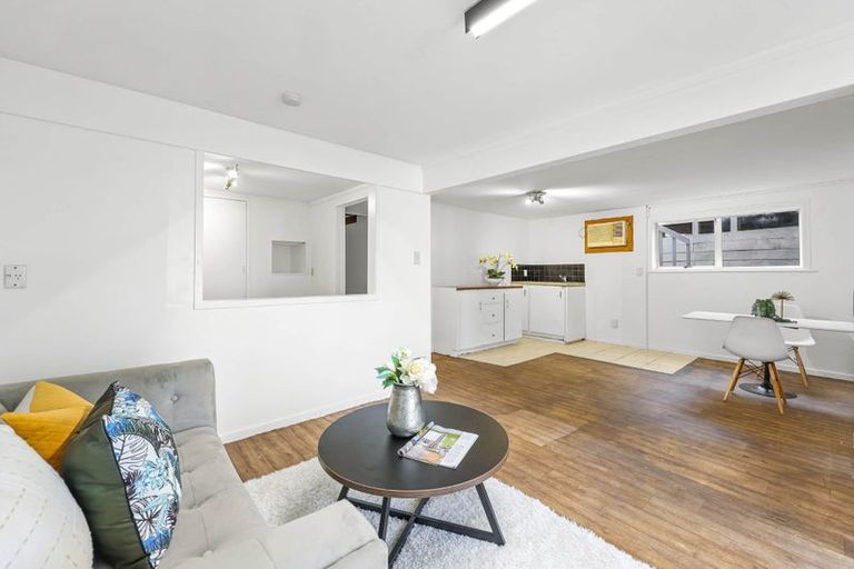 Photo of property in 10 La Trobe Street, Pakuranga Heights, Auckland, 2010