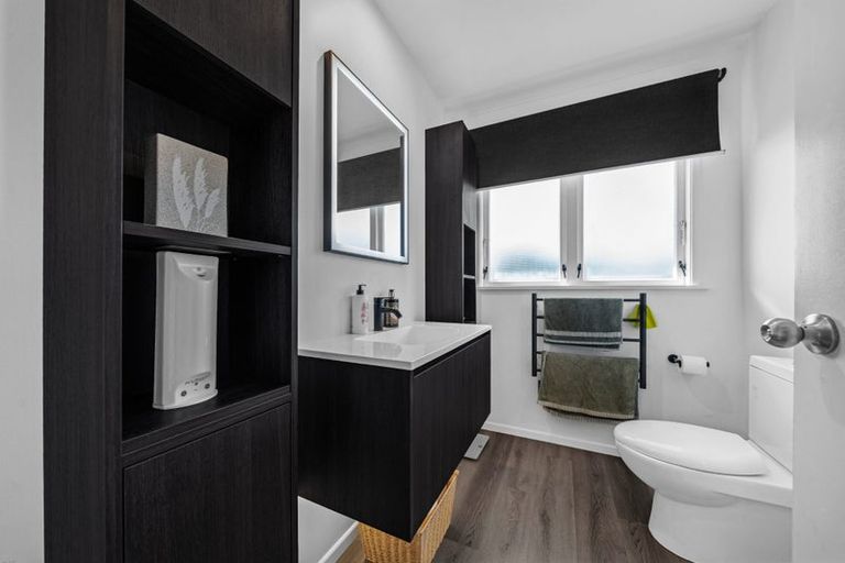 Photo of property in 6 Aplin Place, Birkdale, Auckland, 0626