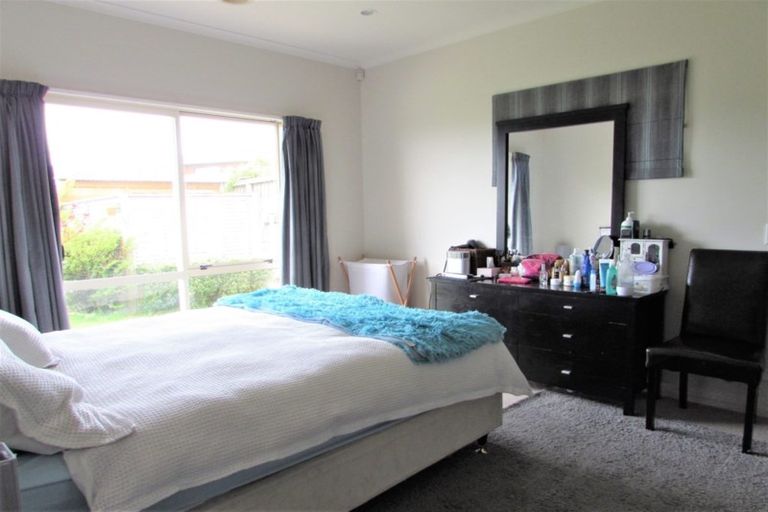 Photo of property in 107 Kentwood Drive, Woodridge, Wellington, 6037