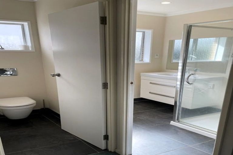 Photo of property in 106 Sturges Road, Henderson, Auckland, 0612