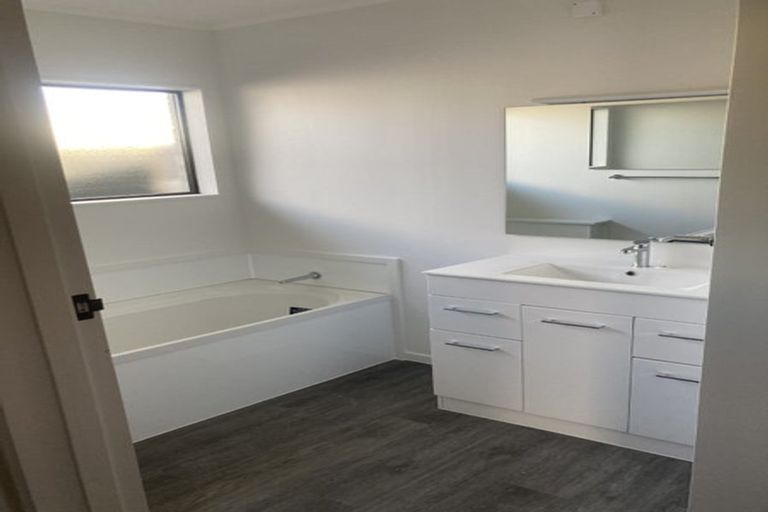 Photo of property in 8b George Street, Lower Vogeltown, New Plymouth, 4310