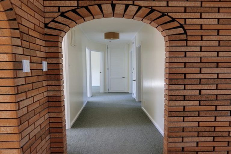 Photo of property in 23 Cockayne Crescent, Sunnynook, Auckland, 0620