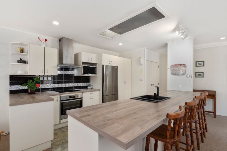 Photo of property in 3/12-20 Northcross Drive, Oteha, Auckland, 0632