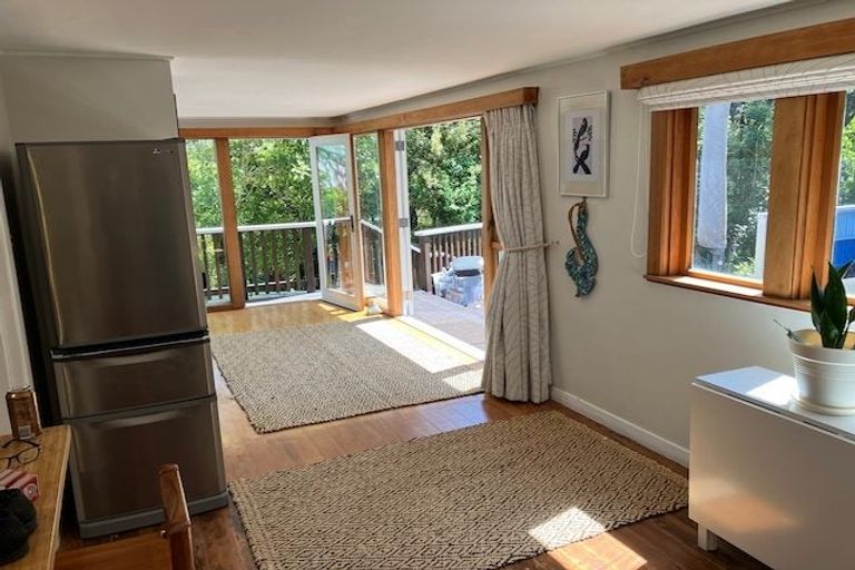 Photo of property in 8 Taungata Road, York Bay, Lower Hutt, 5013