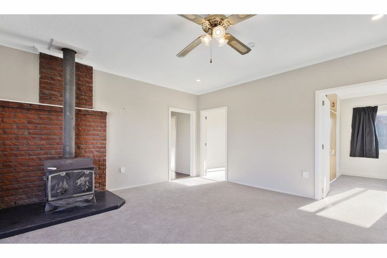 Photo of property in 5 Main North Road, Woodend, 7610