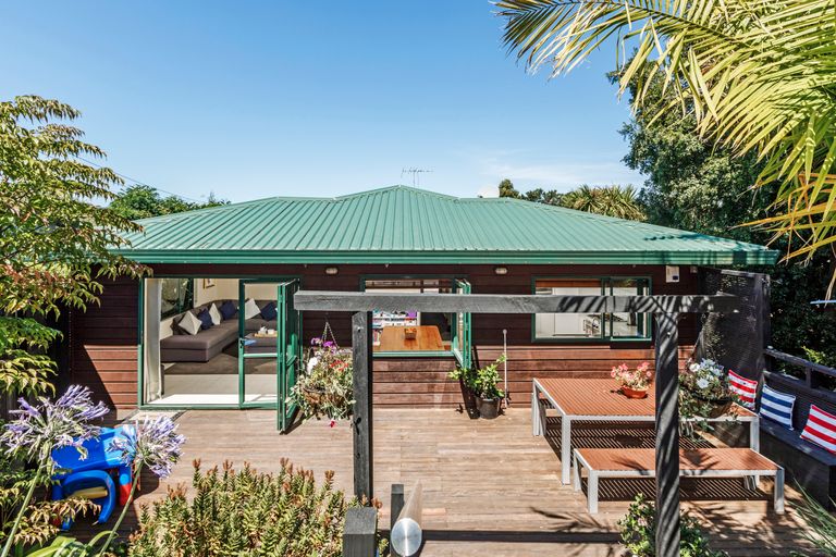 Photo of property in 1/50 Nigel Road, Browns Bay, Auckland, 0630