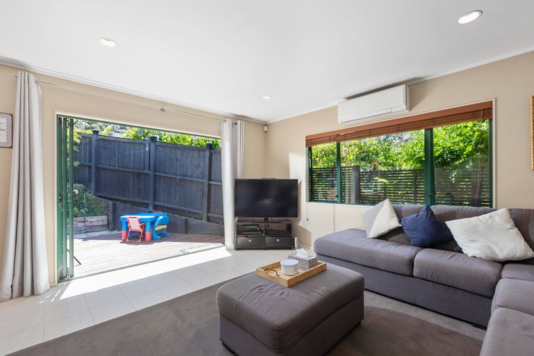 Photo of property in 1/50 Nigel Road, Browns Bay, Auckland, 0630