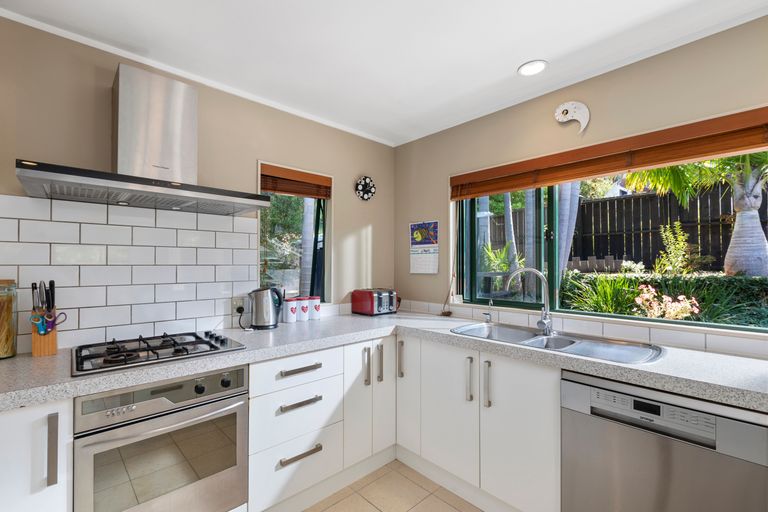 Photo of property in 1/50 Nigel Road, Browns Bay, Auckland, 0630