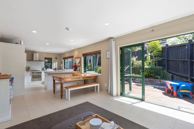 Photo of property in 1/50 Nigel Road, Browns Bay, Auckland, 0630
