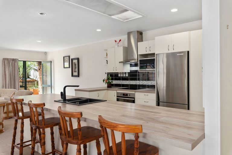 Photo of property in 3/12-20 Northcross Drive, Oteha, Auckland, 0632