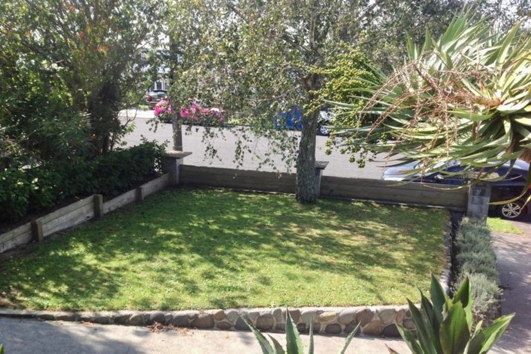 Photo of property in 10 Kitchener Terrace, Moturoa, New Plymouth, 4310
