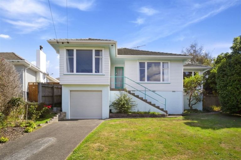 Photo of property in 14 Huia Street, Tawa, Wellington, 5028