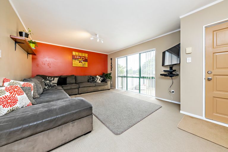 Photo of property in 2 Belinda Avenue, Flat Bush, Auckland, 2023