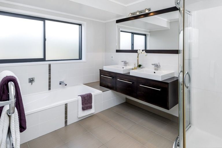 Photo of property in 50 Loloma Drive, Half Moon Bay, Auckland, 2012