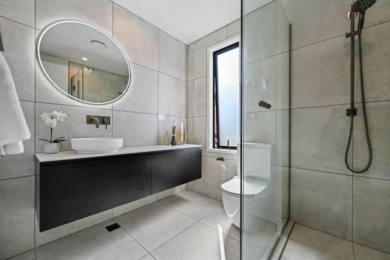 Photo of property in 2/23 Strowan Avenue, Fairfield, Hamilton, 3214