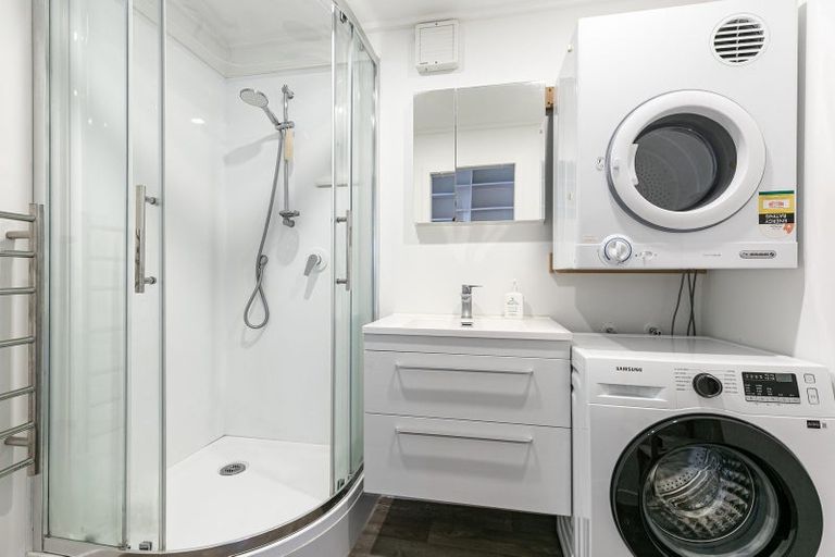 Photo of property in Newman Court Apartments, 2 Newman Terrace, Thorndon, Wellington, 6011