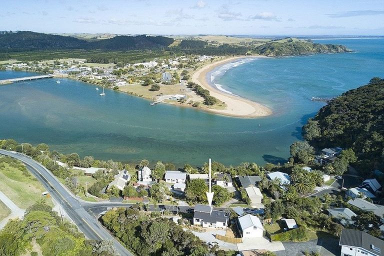 Photo of property in 5 Bush Point Road, Cable Bay, 0420