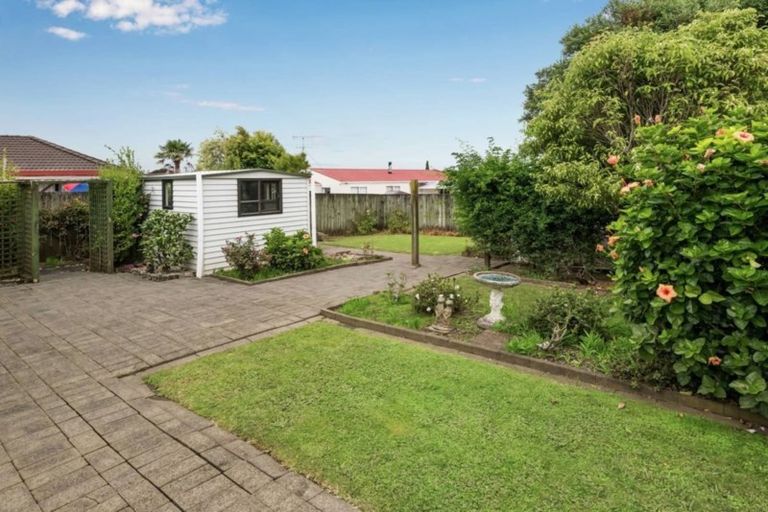 Photo of property in 2/27 Channing Crescent, Botany Downs, Auckland, 2010