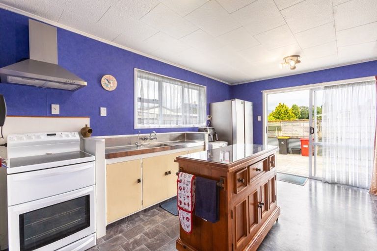 Photo of property in 9 Ross Street, Woodville, 4920