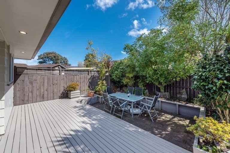 Photo of property in 10 Albemarle Place, Massey, Auckland, 0614