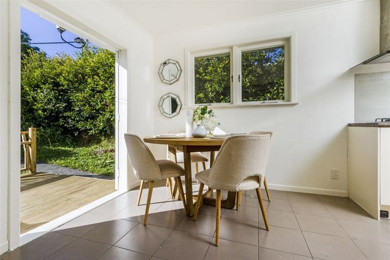 Photo of property in 1/36 Lyttelton Avenue, Forrest Hill, Auckland, 0620