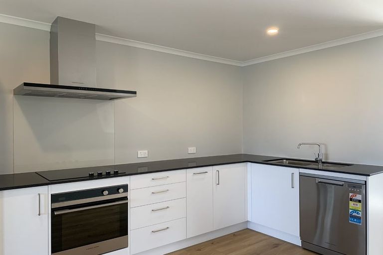Photo of property in 2 Honowai Street, Kumeu, 0810