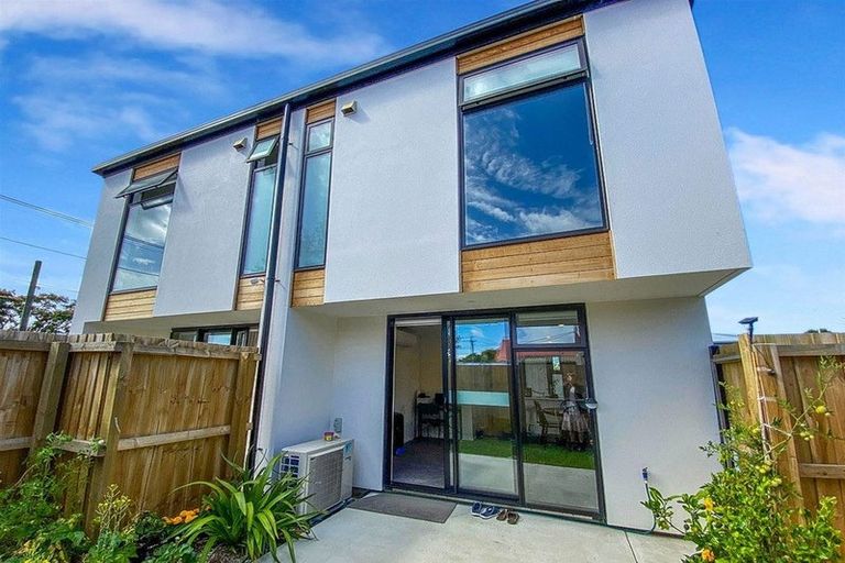 Photo of property in 2/35 Percy Street, Phillipstown, Christchurch, 8011