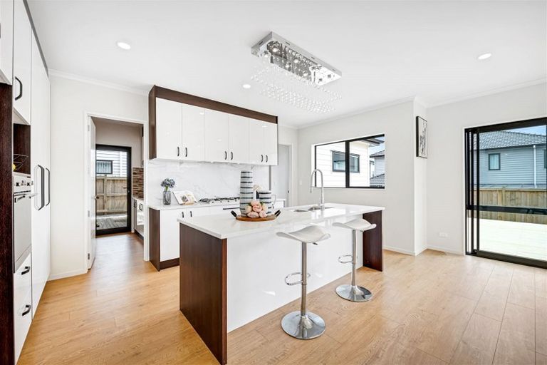 Photo of property in 51 Hikuawa Road, Flat Bush, Auckland, 2019