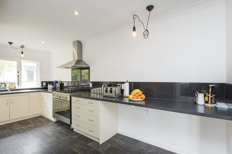 Photo of property in 10 Antrim Place, Hokowhitu, Palmerston North, 4410