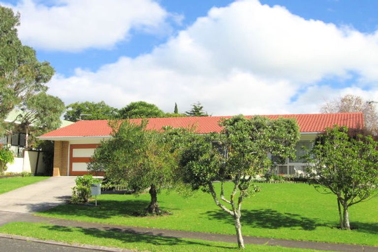 Photo of property in 3 Malloy Place, Eastern Beach, Auckland, 2012