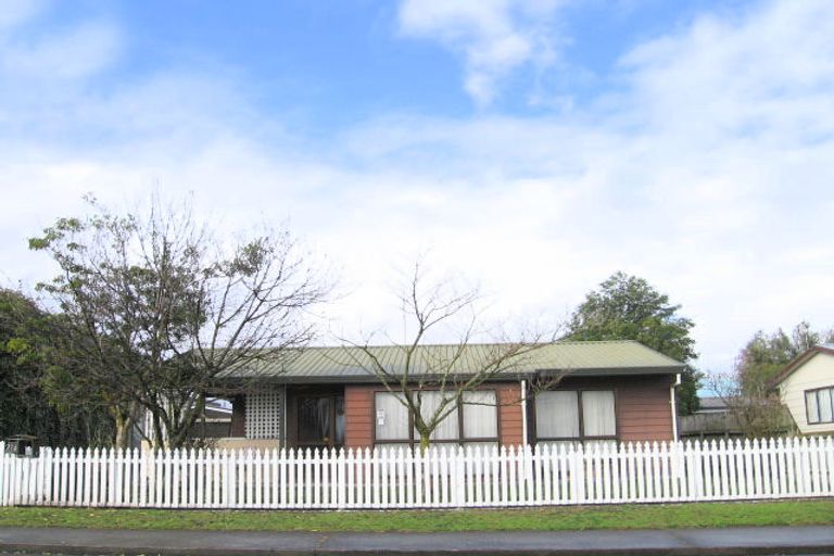 Photo of property in 214 Mcleod Street, Camberley, Hastings, 4120
