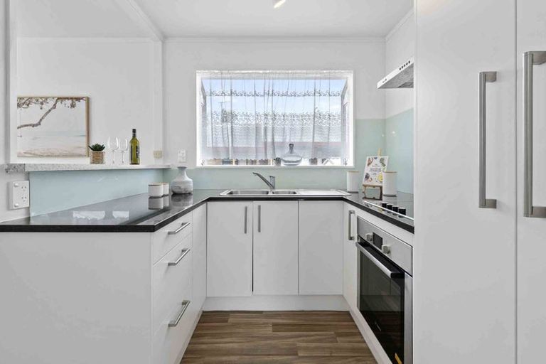 Photo of property in 1/6 De Quincey Terrace, Highland Park, Auckland, 2010