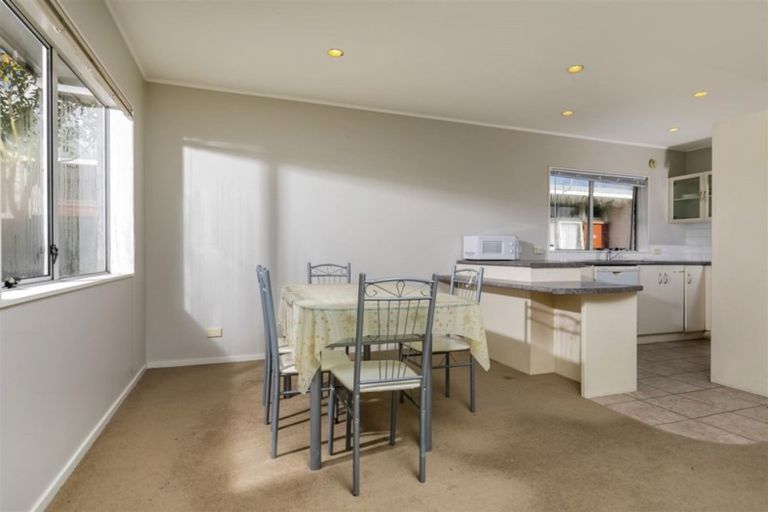 Photo of property in 75 Edmonton Road, Henderson, Auckland, 0612