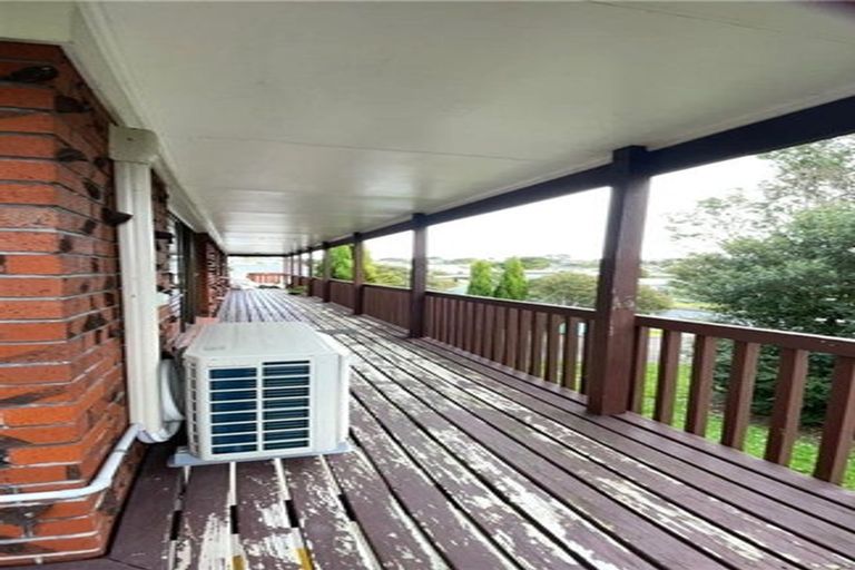 Photo of property in 35 Kirby Street, Glendene, Auckland, 0602