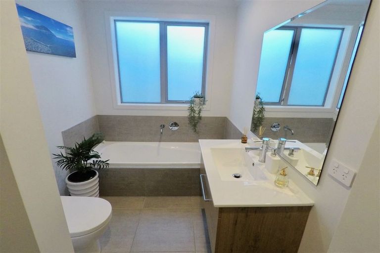 Photo of property in 5 Sauterne Road, Kumeu, 0810